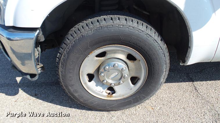 image for item DC5564 2012 Ford F250 Super Duty utility bed pickup truck