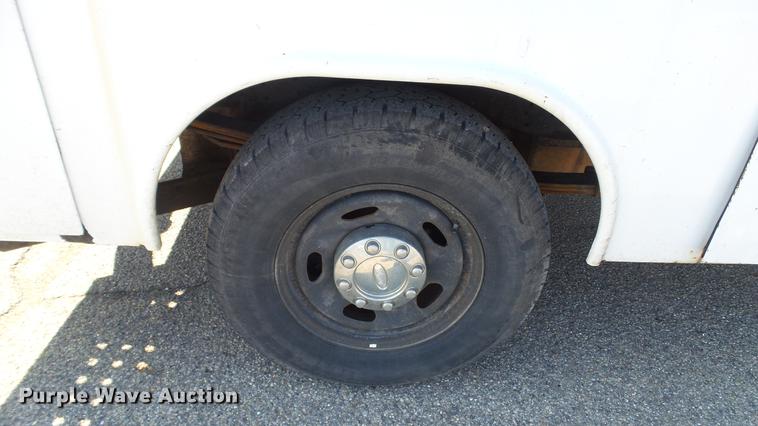 image for item DC5564 2012 Ford F250 Super Duty utility bed pickup truck