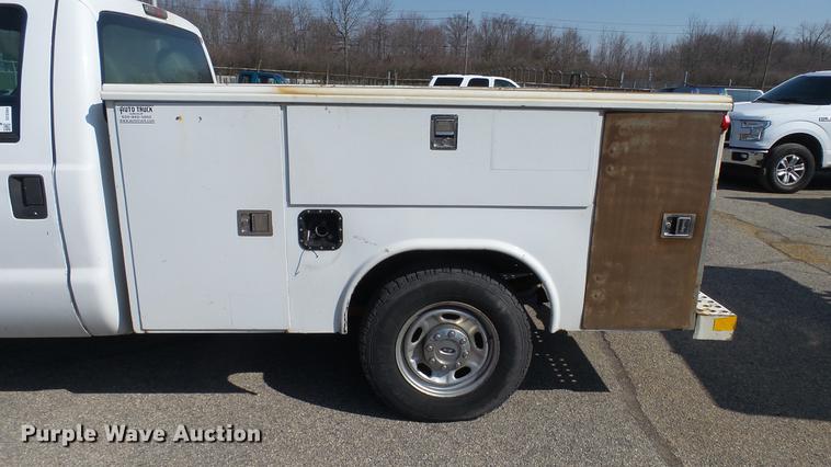 image for item DC5564 2012 Ford F250 Super Duty utility bed pickup truck