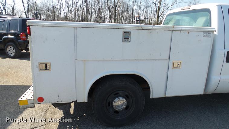 image for item DC5564 2012 Ford F250 Super Duty utility bed pickup truck