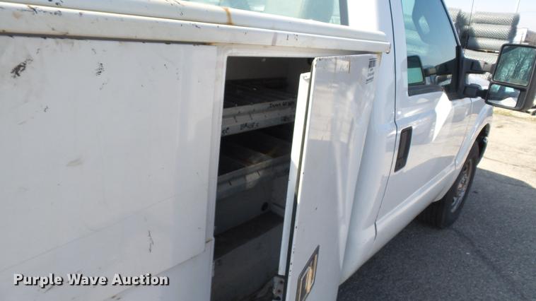 image for item DC5564 2012 Ford F250 Super Duty utility bed pickup truck