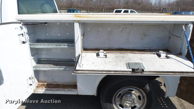 image for item DC5564 2012 Ford F250 Super Duty utility bed pickup truck