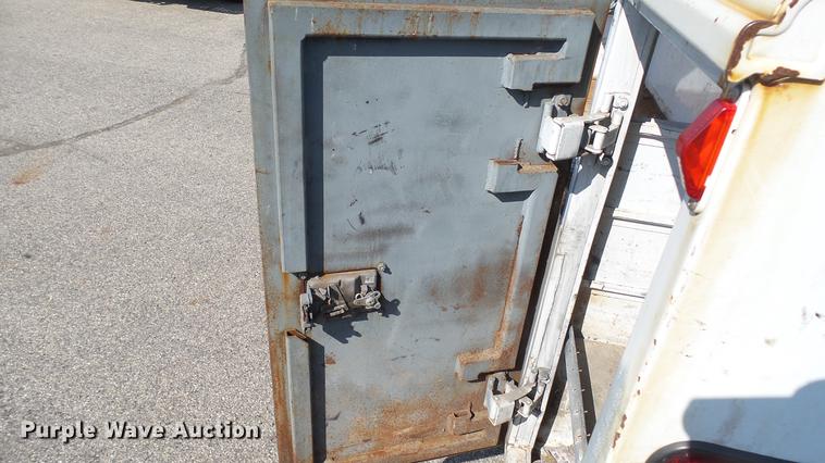 image for item DC5564 2012 Ford F250 Super Duty utility bed pickup truck