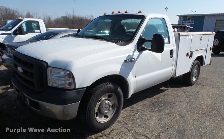 image for item DC5565 2006 Ford F250 Super Duty utility bed pickup truck