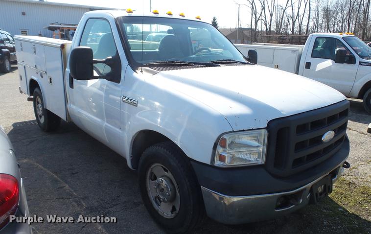 image for item DC5565 2006 Ford F250 Super Duty utility bed pickup truck