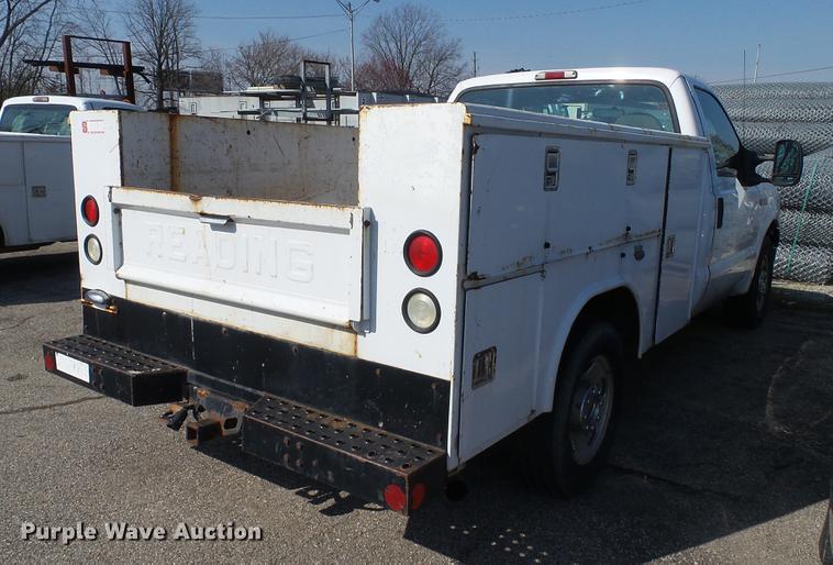 image for item DC5565 2006 Ford F250 Super Duty utility bed pickup truck