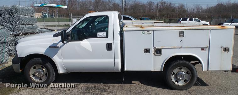image for item DC5565 2006 Ford F250 Super Duty utility bed pickup truck
