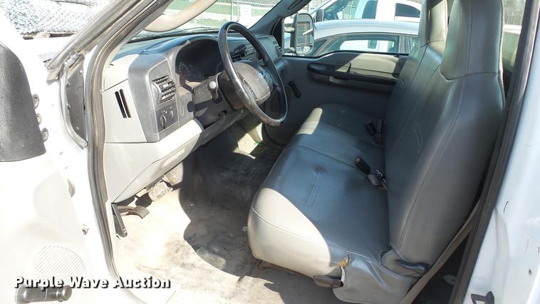 image for item DC5565 2006 Ford F250 Super Duty utility bed pickup truck