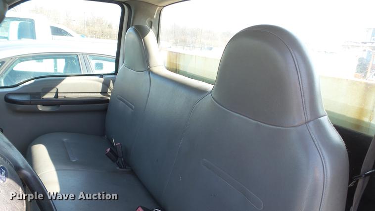 image for item DC5565 2006 Ford F250 Super Duty utility bed pickup truck