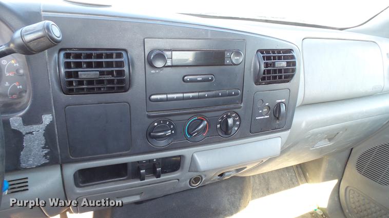 image for item DC5565 2006 Ford F250 Super Duty utility bed pickup truck