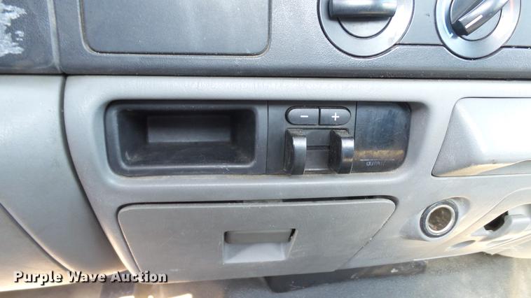 image for item DC5565 2006 Ford F250 Super Duty utility bed pickup truck