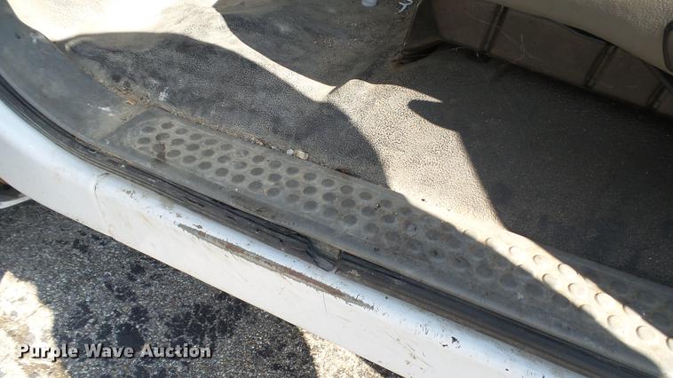 image for item DC5565 2006 Ford F250 Super Duty utility bed pickup truck