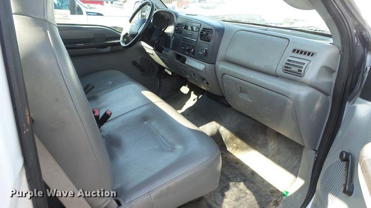 image for item DC5565 2006 Ford F250 Super Duty utility bed pickup truck