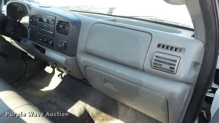 image for item DC5565 2006 Ford F250 Super Duty utility bed pickup truck