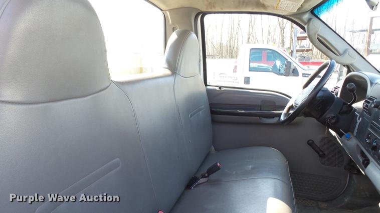 image for item DC5565 2006 Ford F250 Super Duty utility bed pickup truck