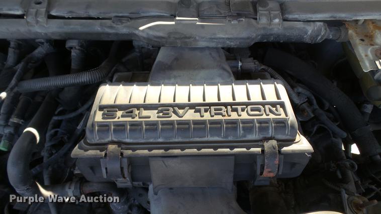 image for item DC5565 2006 Ford F250 Super Duty utility bed pickup truck