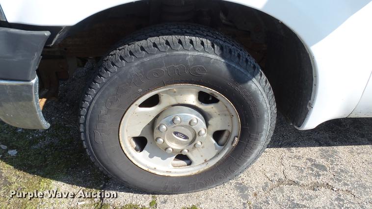 image for item DC5565 2006 Ford F250 Super Duty utility bed pickup truck