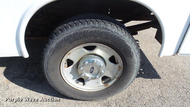 image for item DC5565 2006 Ford F250 Super Duty utility bed pickup truck