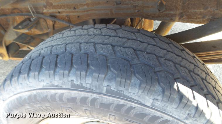 image for item DC5565 2006 Ford F250 Super Duty utility bed pickup truck