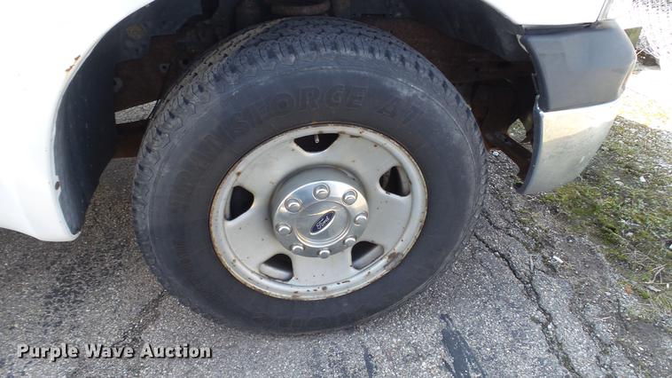 image for item DC5565 2006 Ford F250 Super Duty utility bed pickup truck