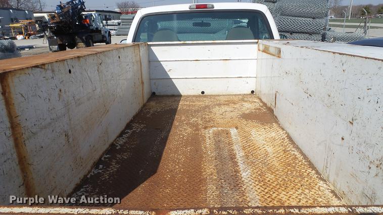 image for item DC5565 2006 Ford F250 Super Duty utility bed pickup truck