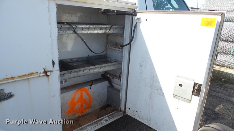 image for item DC5565 2006 Ford F250 Super Duty utility bed pickup truck