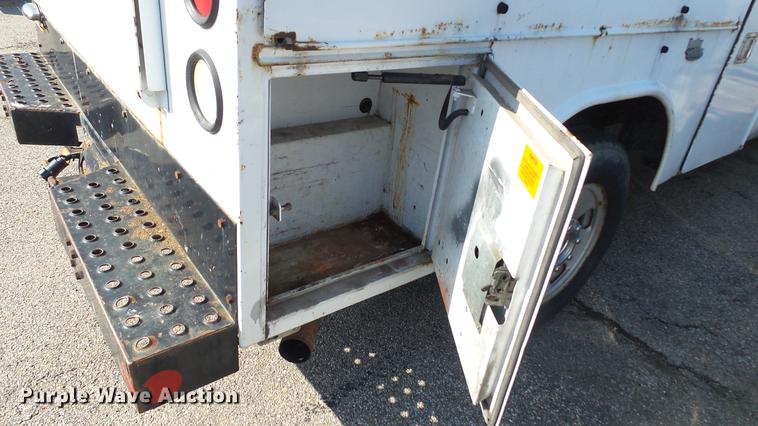 image for item DC5565 2006 Ford F250 Super Duty utility bed pickup truck