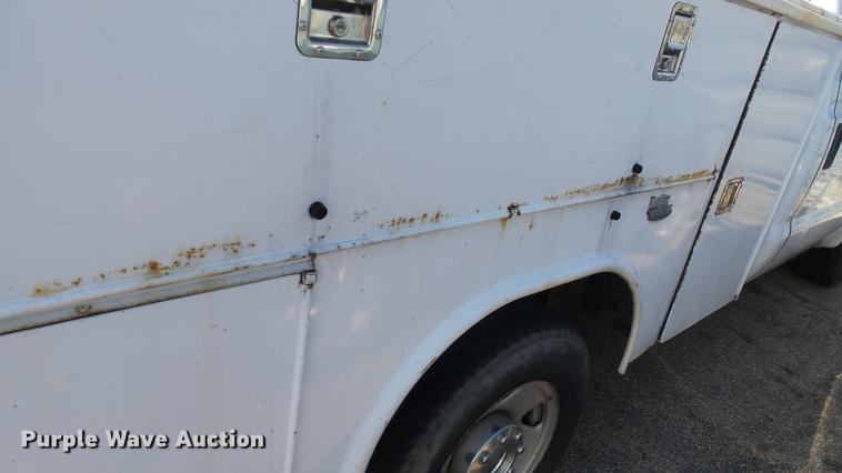 image for item DC5565 2006 Ford F250 Super Duty utility bed pickup truck