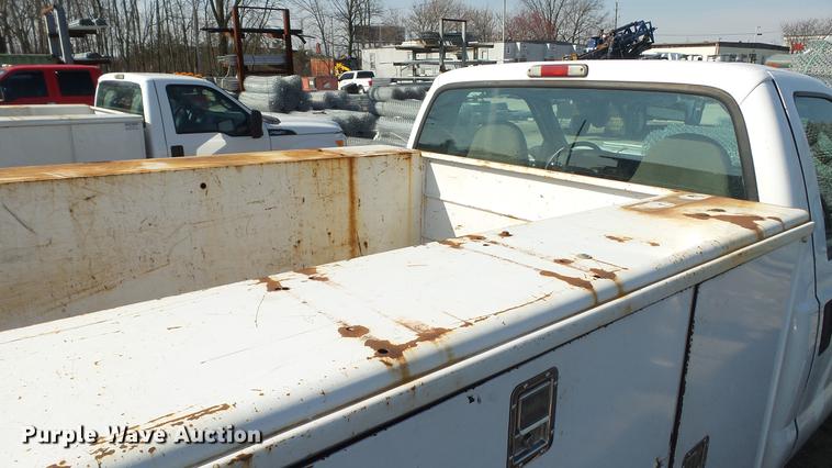 image for item DC5565 2006 Ford F250 Super Duty utility bed pickup truck