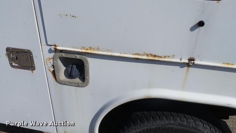 image for item DC5565 2006 Ford F250 Super Duty utility bed pickup truck