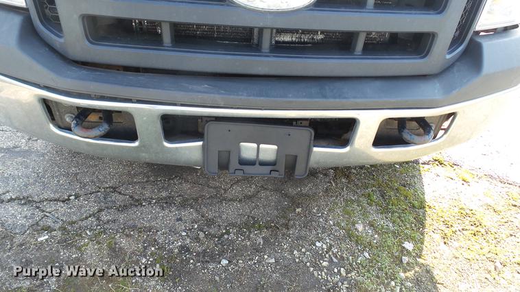 image for item DC5565 2006 Ford F250 Super Duty utility bed pickup truck