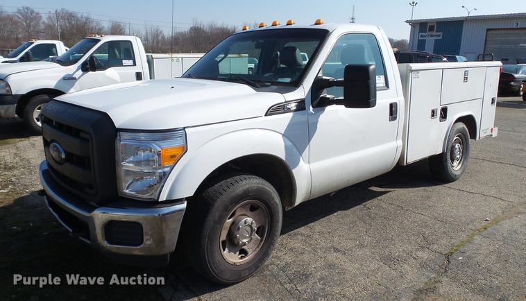 image for item DC5566 2012 Ford F250 Super Duty utility bed pickup truck