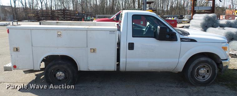 image for item DC5566 2012 Ford F250 Super Duty utility bed pickup truck