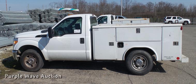 image for item DC5566 2012 Ford F250 Super Duty utility bed pickup truck