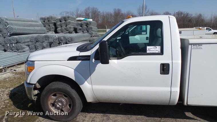 image for item DC5566 2012 Ford F250 Super Duty utility bed pickup truck