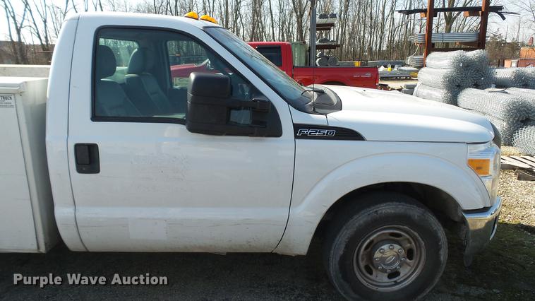 image for item DC5566 2012 Ford F250 Super Duty utility bed pickup truck