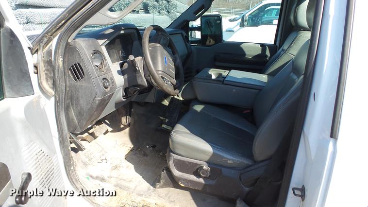 image for item DC5566 2012 Ford F250 Super Duty utility bed pickup truck