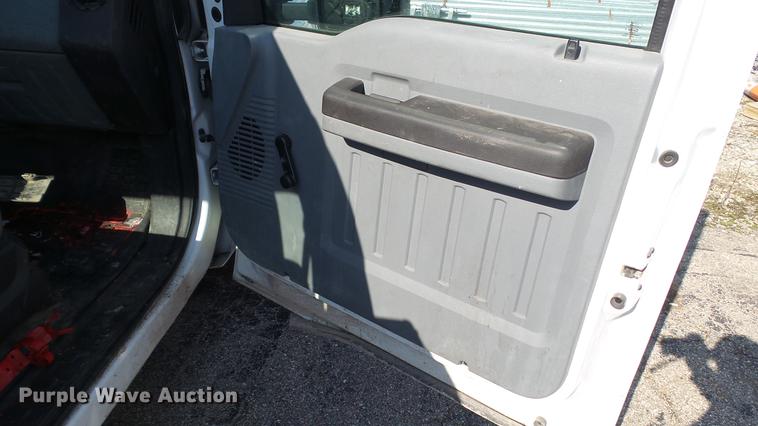 image for item DC5566 2012 Ford F250 Super Duty utility bed pickup truck