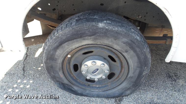 image for item DC5566 2012 Ford F250 Super Duty utility bed pickup truck