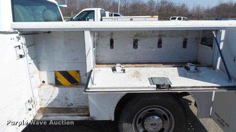 image for item DC5566 2012 Ford F250 Super Duty utility bed pickup truck