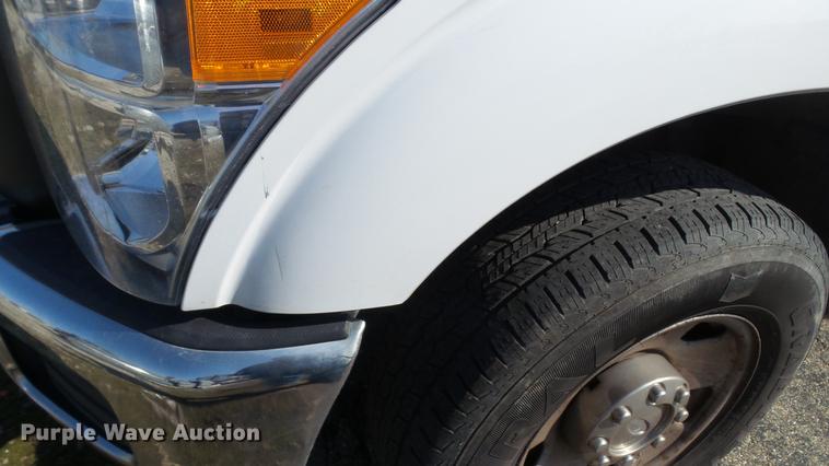 image for item DC5566 2012 Ford F250 Super Duty utility bed pickup truck