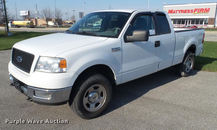 image for item DC5568 2005 Ford F150 XLT SuperCab pickup truck
