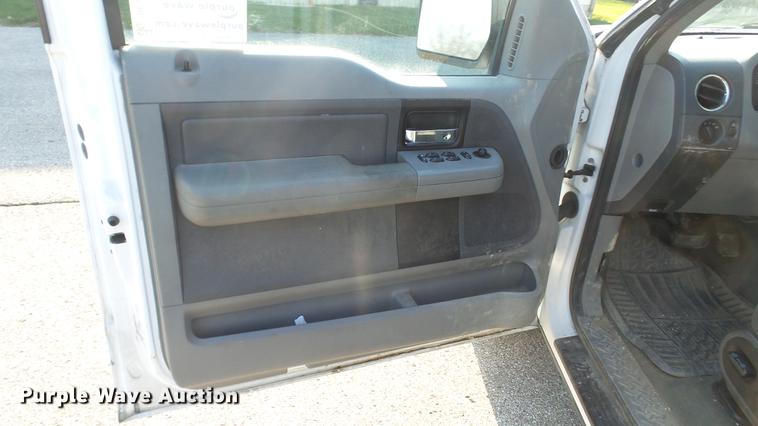 image for item DC5568 2005 Ford F150 XLT SuperCab pickup truck