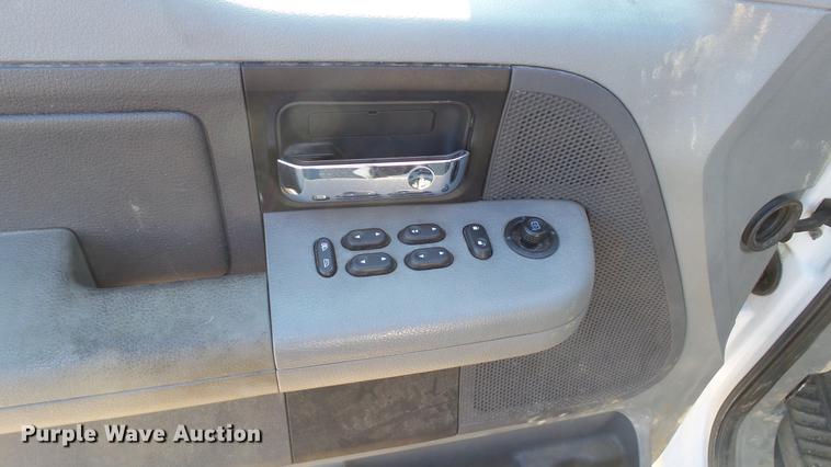 image for item DC5568 2005 Ford F150 XLT SuperCab pickup truck