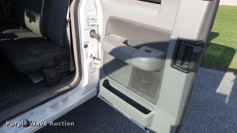 image for item DC5568 2005 Ford F150 XLT SuperCab pickup truck