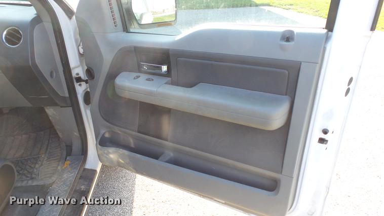 image for item DC5568 2005 Ford F150 XLT SuperCab pickup truck