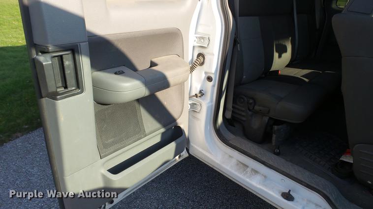 image for item DC5568 2005 Ford F150 XLT SuperCab pickup truck