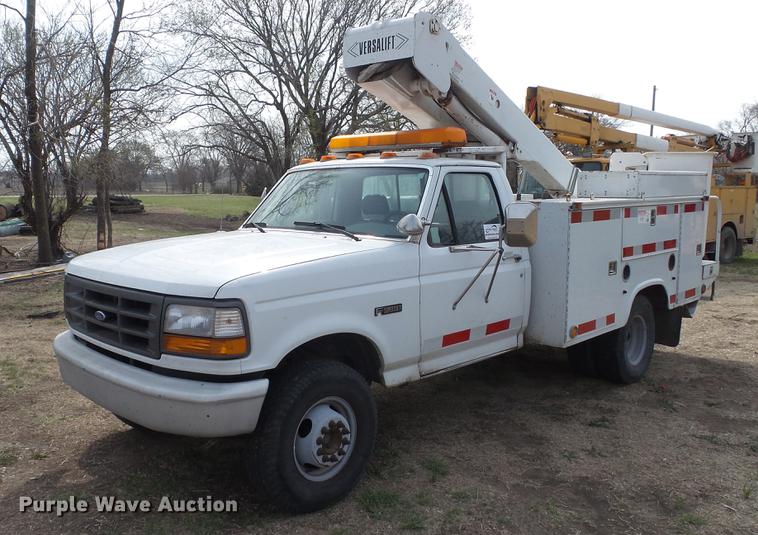 image for item DC5573 1995 Ford F450 bucket truck