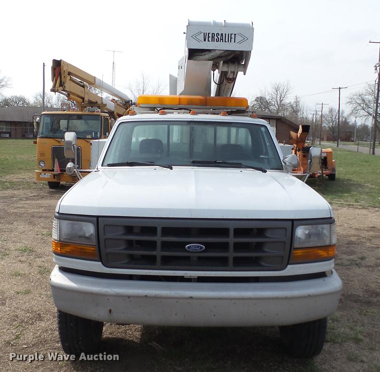 image for item DC5573 1995 Ford F450 bucket truck
