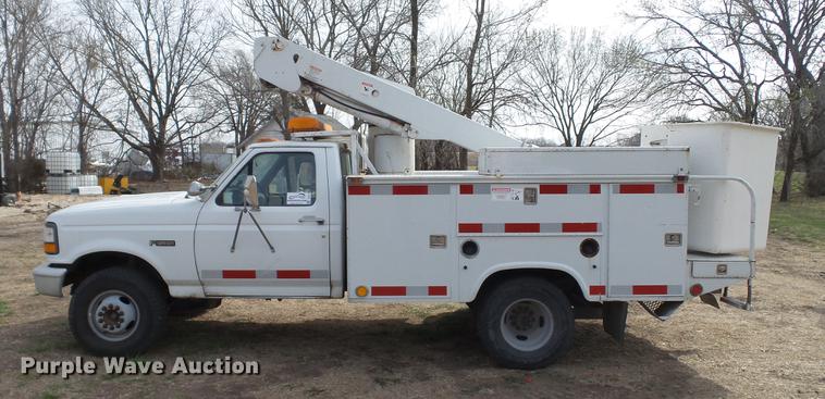 image for item DC5573 1995 Ford F450 bucket truck